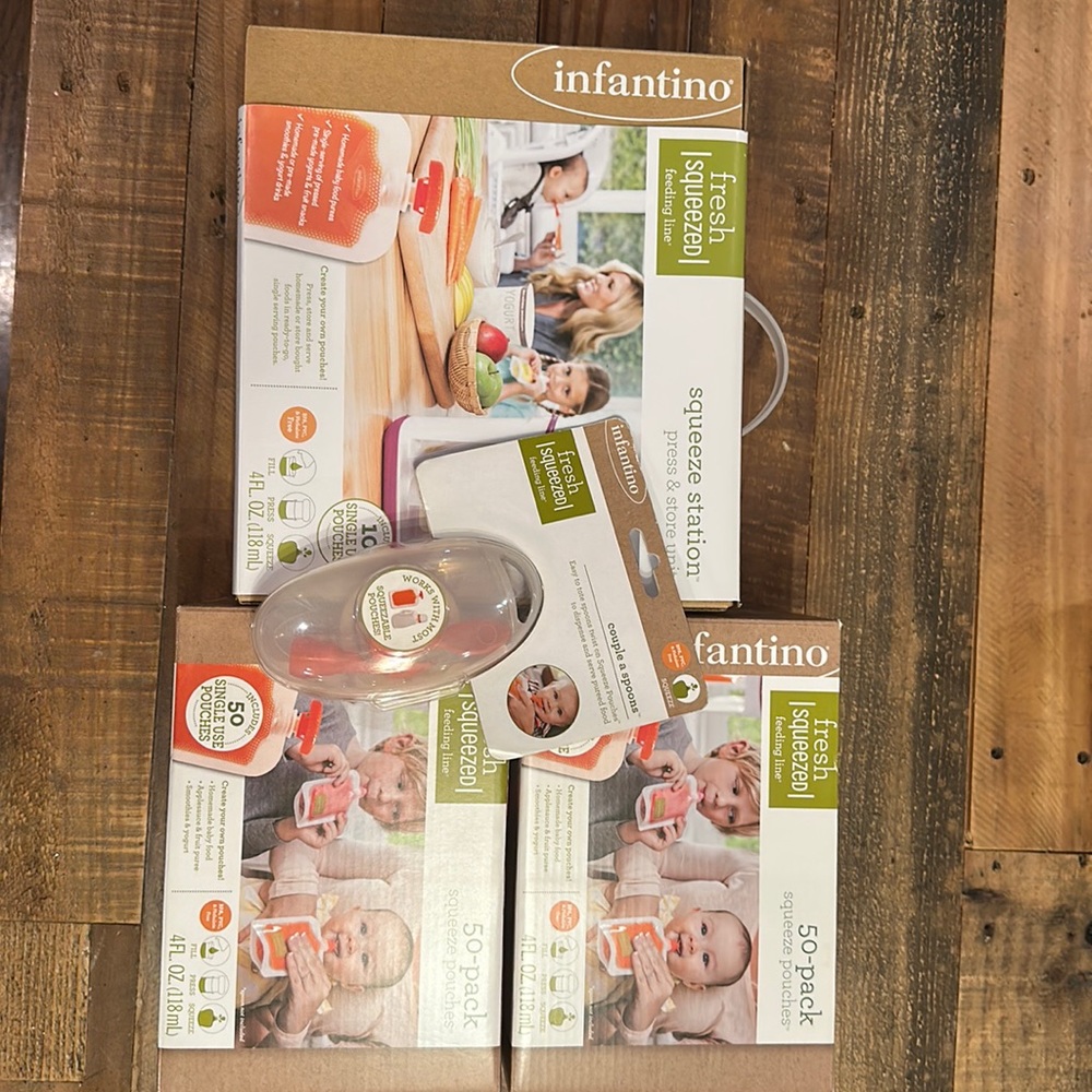 Infantino fresh squeezed feeding station and pouches + spoon
